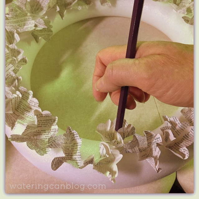 Paper Christmas Wreath steps